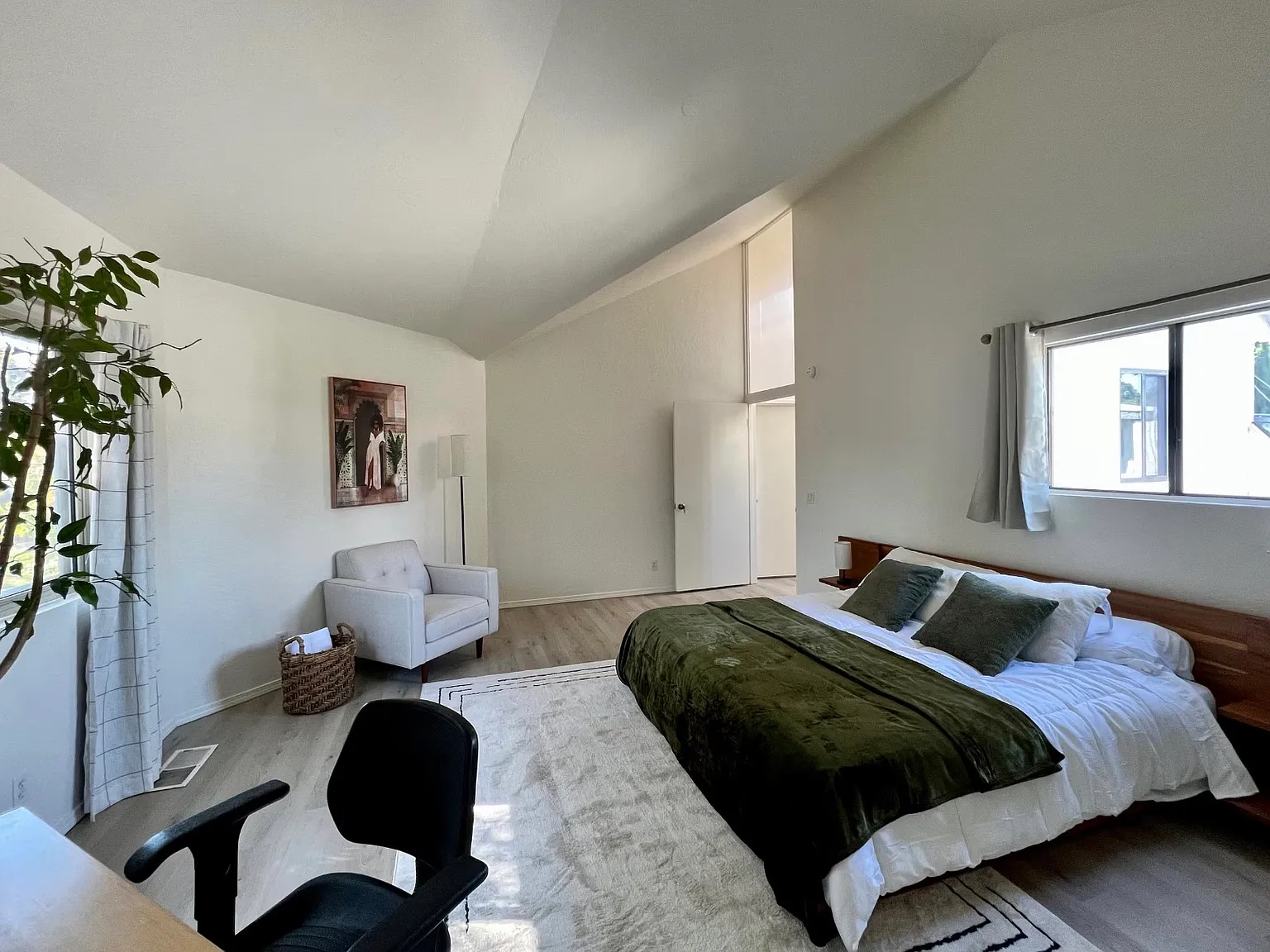 1 bed, 700 sqft, $2,000 — Photo 2