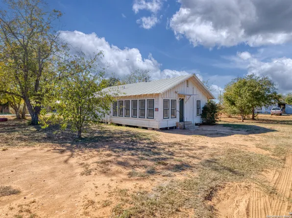 719 E Trinity, Pearsall, TX 78061