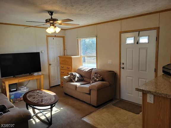 5th image of 23 Deerfield Dr