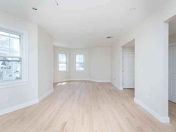 5th image of 90 Bellevue Ave
