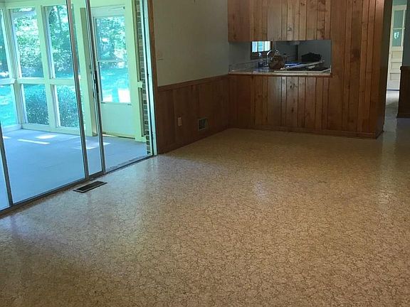 3rd image of 1097 Wesley Park Dr SW