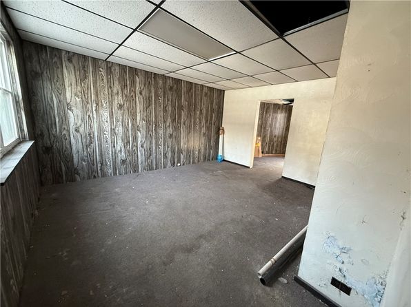 pittsburgh-pennsylvania-87992086 picture