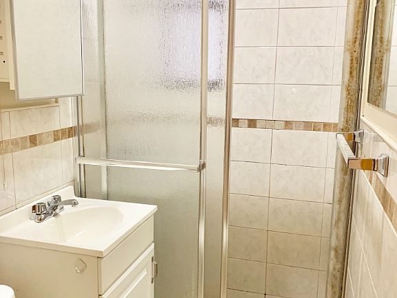 5th image of 168 W 107th St APT 3C