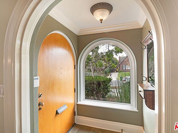 3rd image of 528 Wilcox Ave