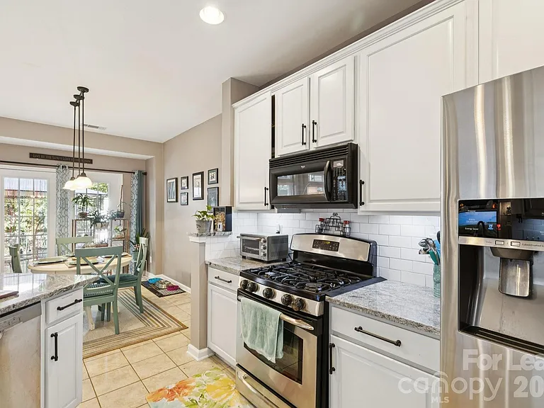 6037 Queens Walk Ct — Photo 5