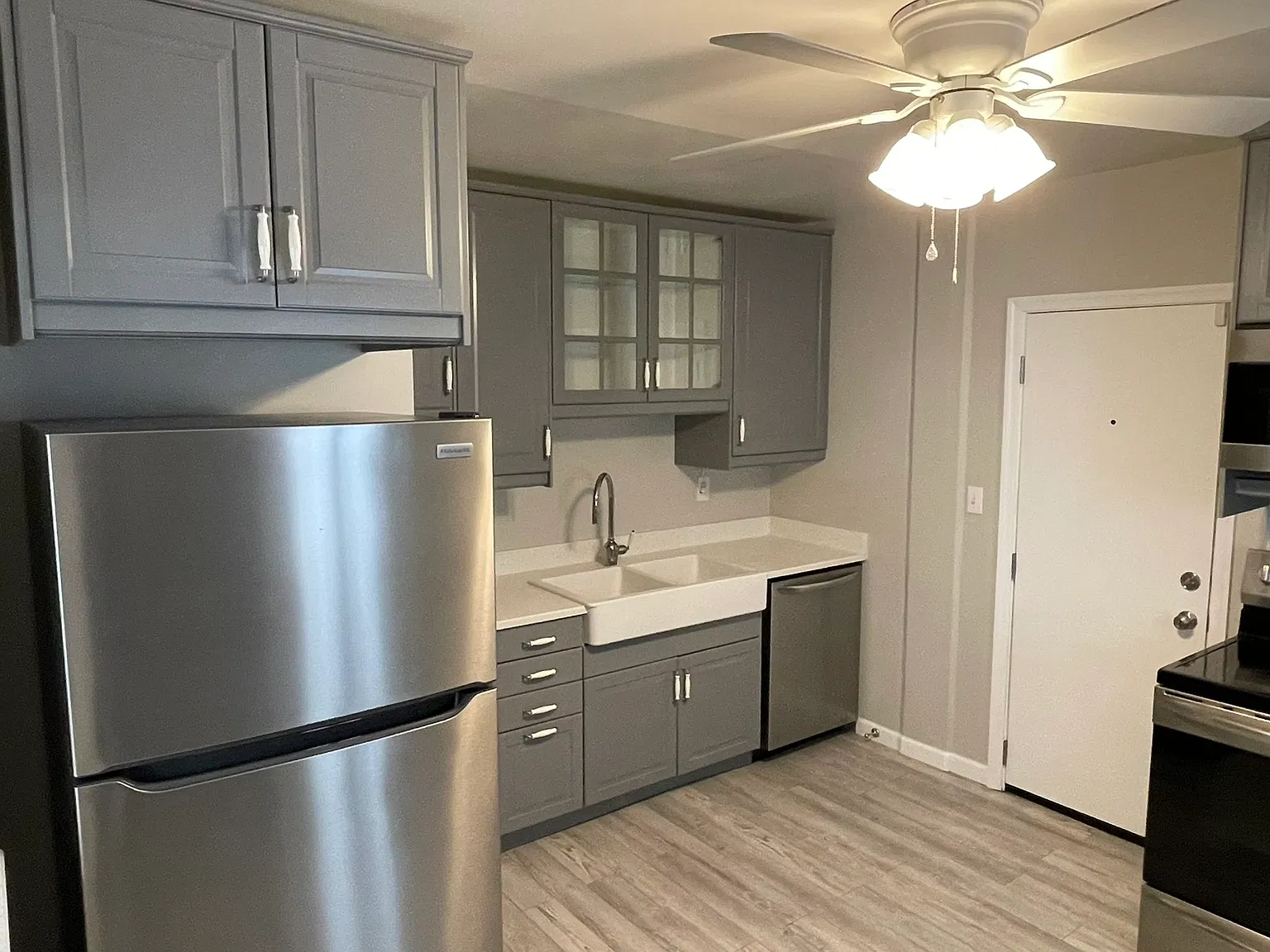 3 bed, 1080 sqft, $2,350 — Photo 3