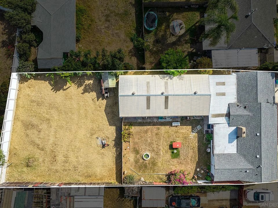 2nd image of 1591 Burton St