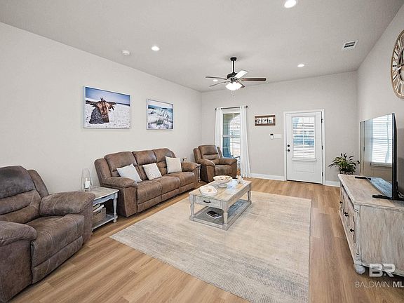 5th image of 1077 Stella Rd