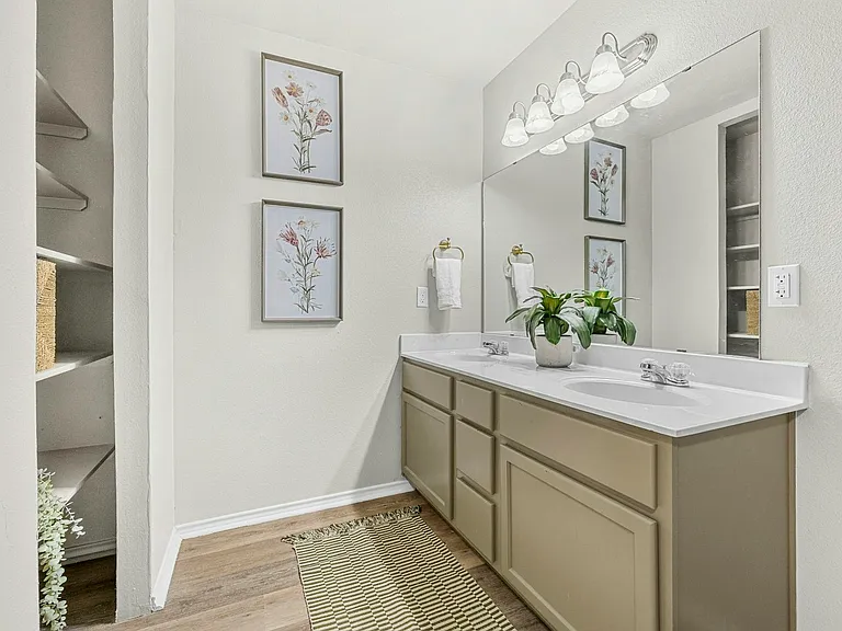 2207 Stoneham — Photo 12
