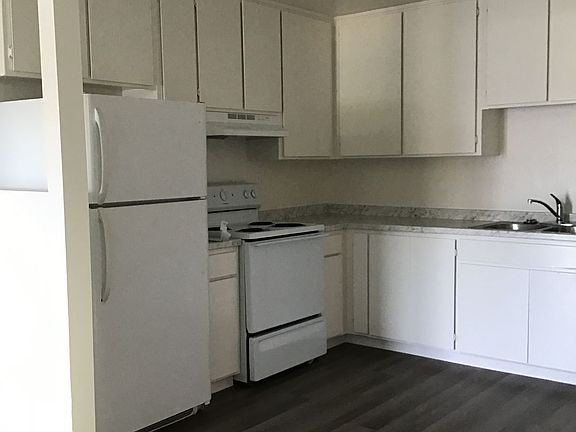 3rd image of 1088 Hedge Ave APT 6