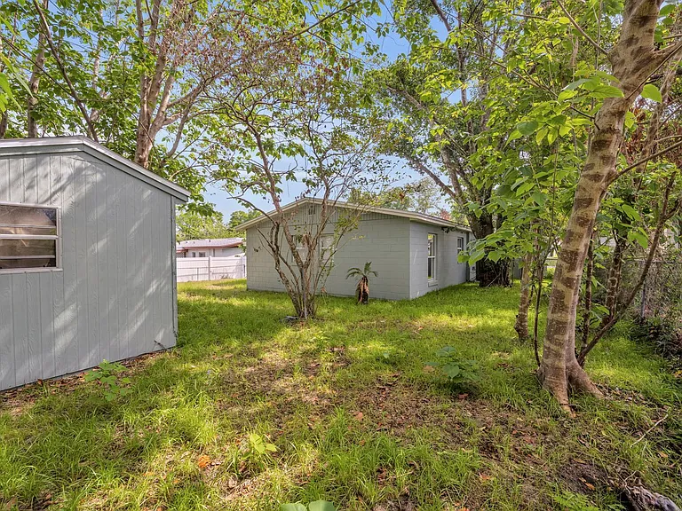 1224 Helen St — Photo 10