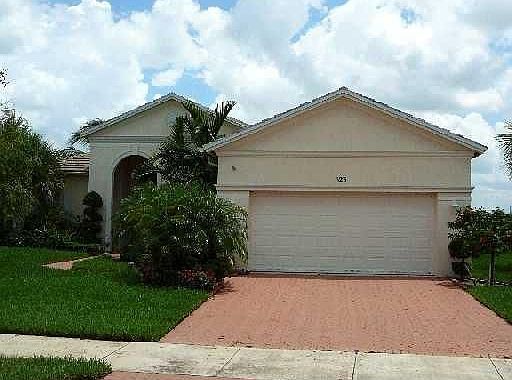 2nd image of 523 SW Lake Manatee Way