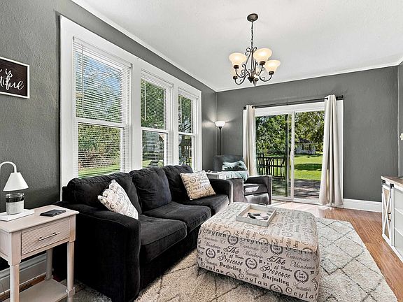 5th image of 109 W James St