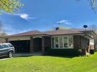 8456 Dixon Ct, Darien, IL
