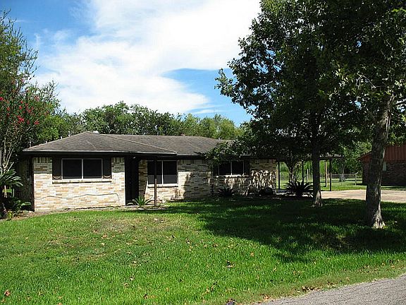 Great Location!!  Just minutes to Alvin C.C.