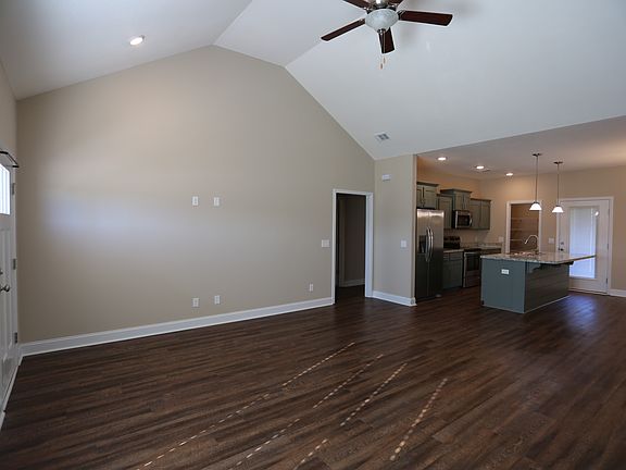 2nd image of 415 Autumn Ave