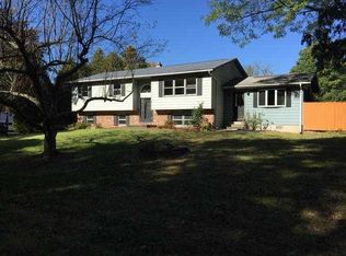 10 Ridgefield Ln, Newburgh, NY 12550