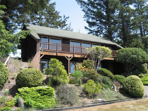 35210 J Place, Ocean Park, WA 98640