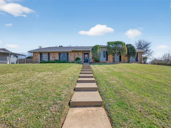 209 Colonial Cir, Athens, TX 75751
