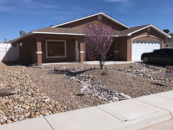 2nd image of 708 Bishop Ln