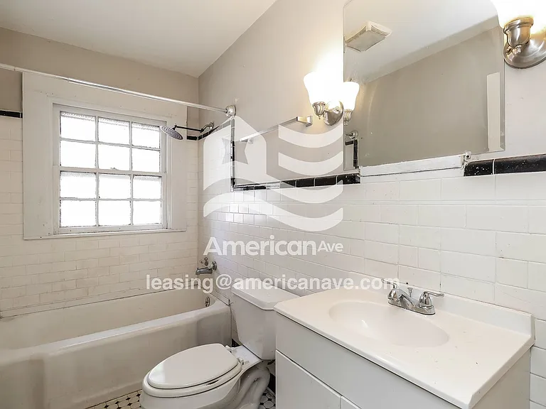 17970_009_main_bathroom_10.jpg
