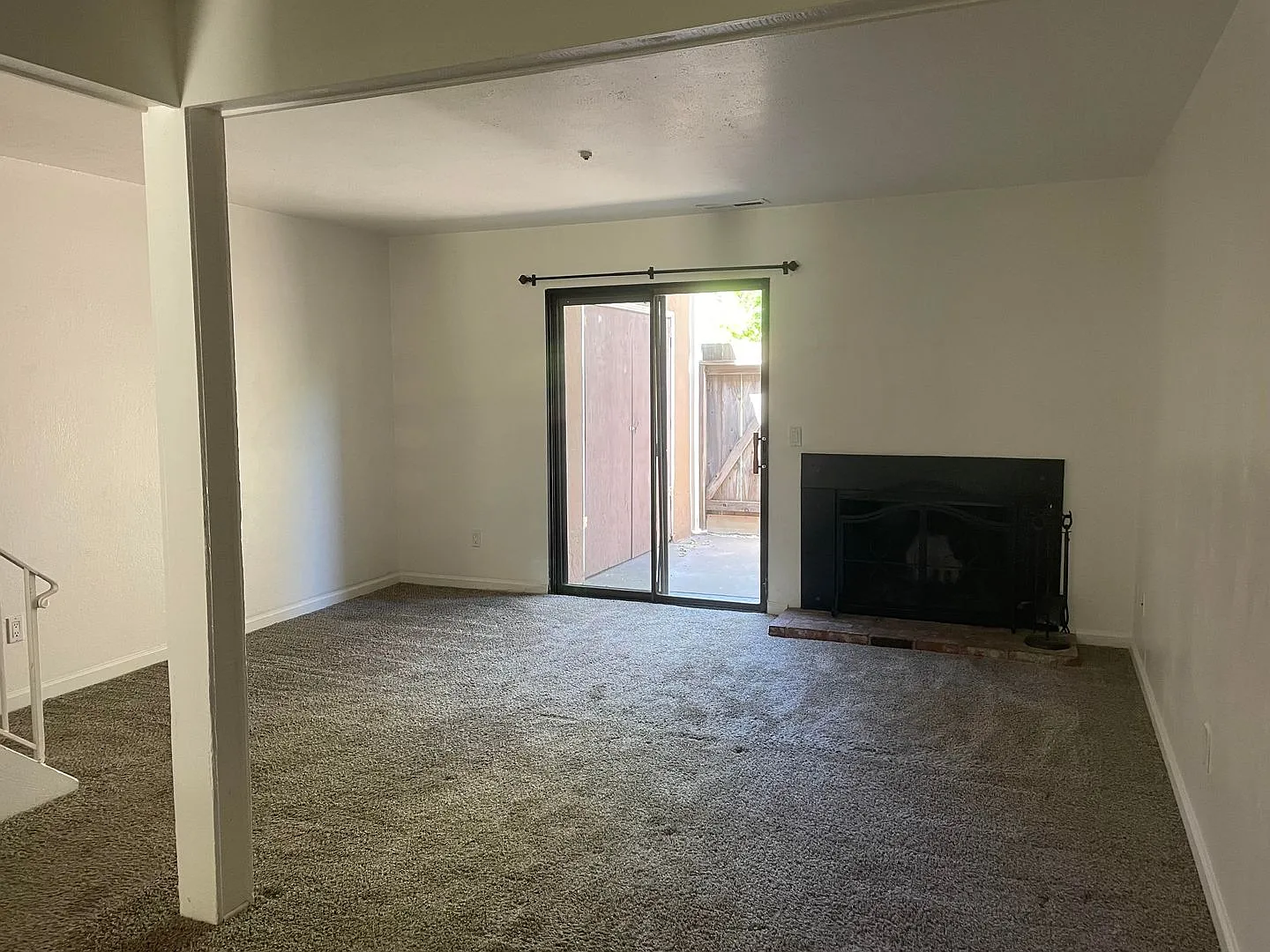 2 Bedroom 1.5 bath Townhome! — Photo 3
