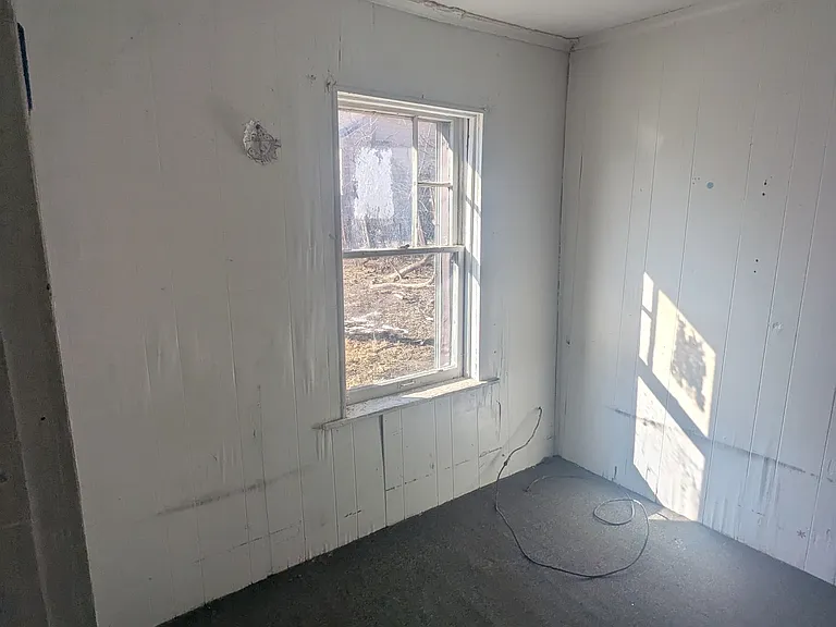 1714 S Lydia Ave — Photo 3
