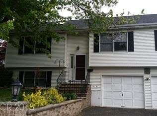 92 Eastview Ave, Mahwah, NJ 07430