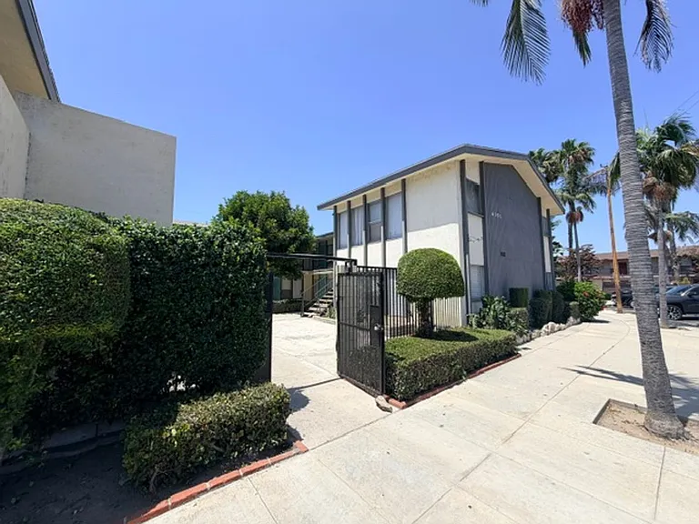 6351 Linden Ave — Photo 2