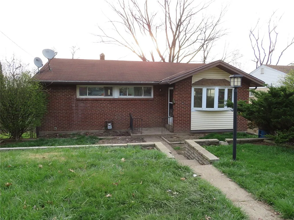 146 Windsor Dr photo 1