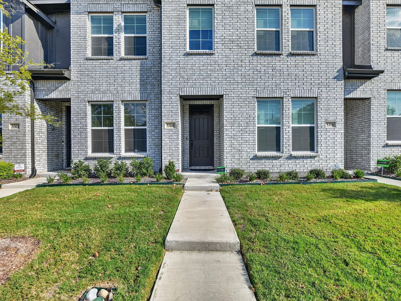 2 bed, 1084 sqft, $2,275 — Photo 2