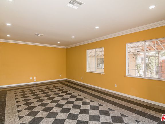4th image of 8230 Whitsett Ave