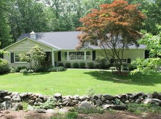 425 Old Hickory Rd, Fairfield, CT 06824