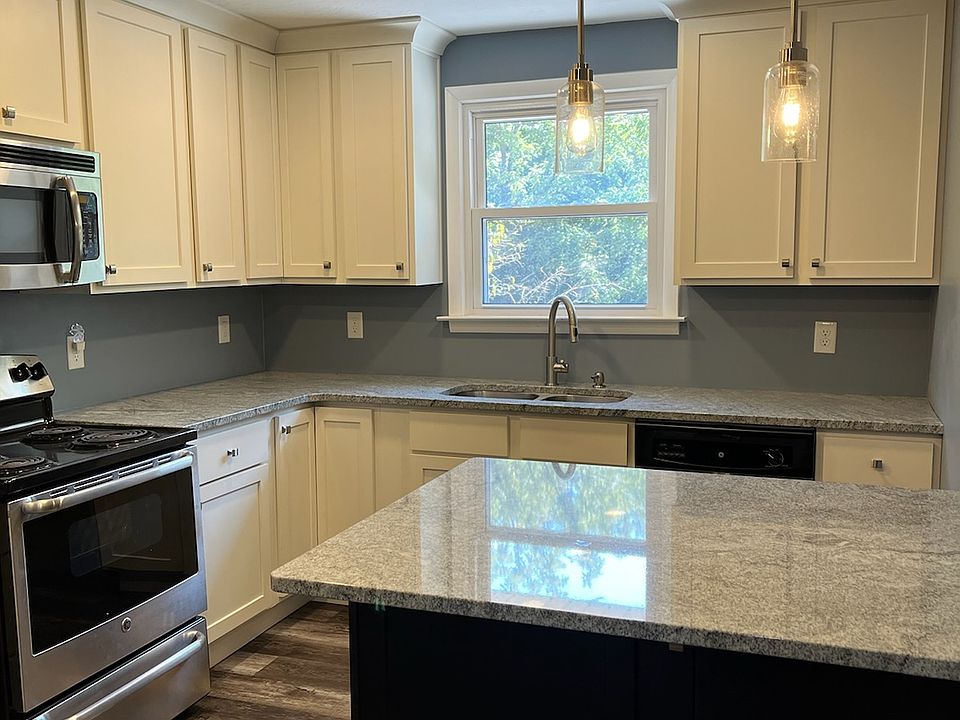 Peninsula in kitchen