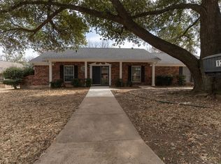 1223 Surry Place Dr, Cleburne, TX 76033