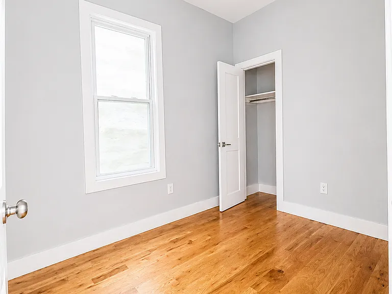 19 Jewett Ave #1R — Photo 4