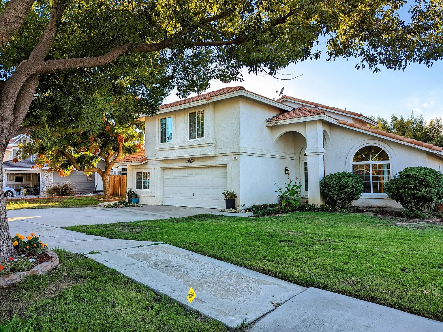 4 bed, 2.5 bath, 1905 sqft, $3,395 — Photo 3