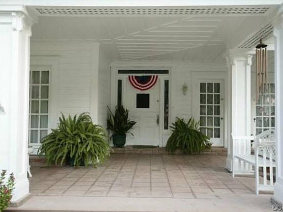 Entry porch to home