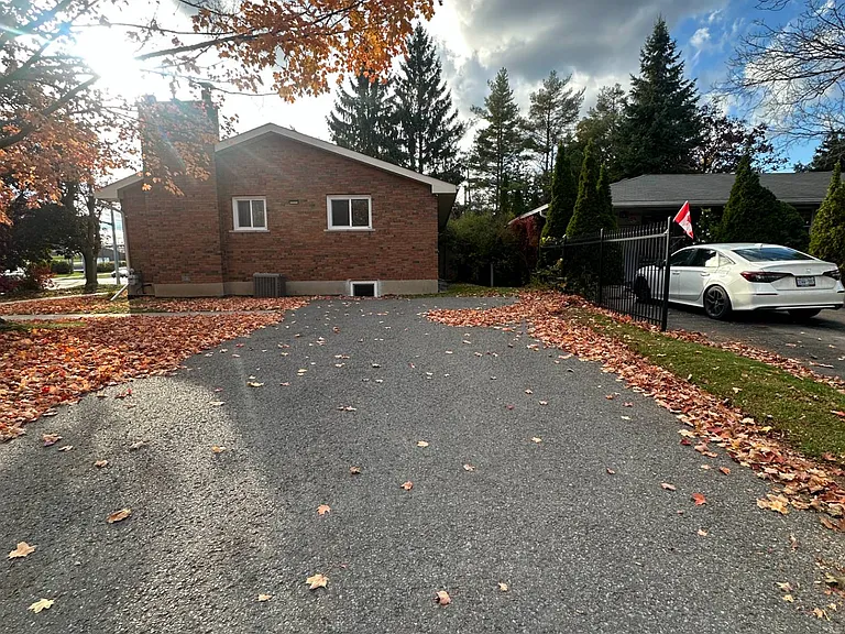 778 Weller St — Photo 3