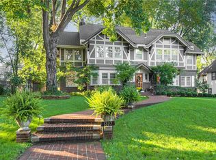 1227 Huntington Rd, Kansas City, MO 64113