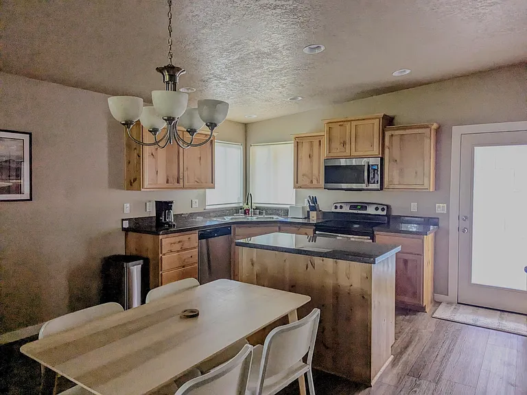 891 E Lockhart Ln — Photo 11