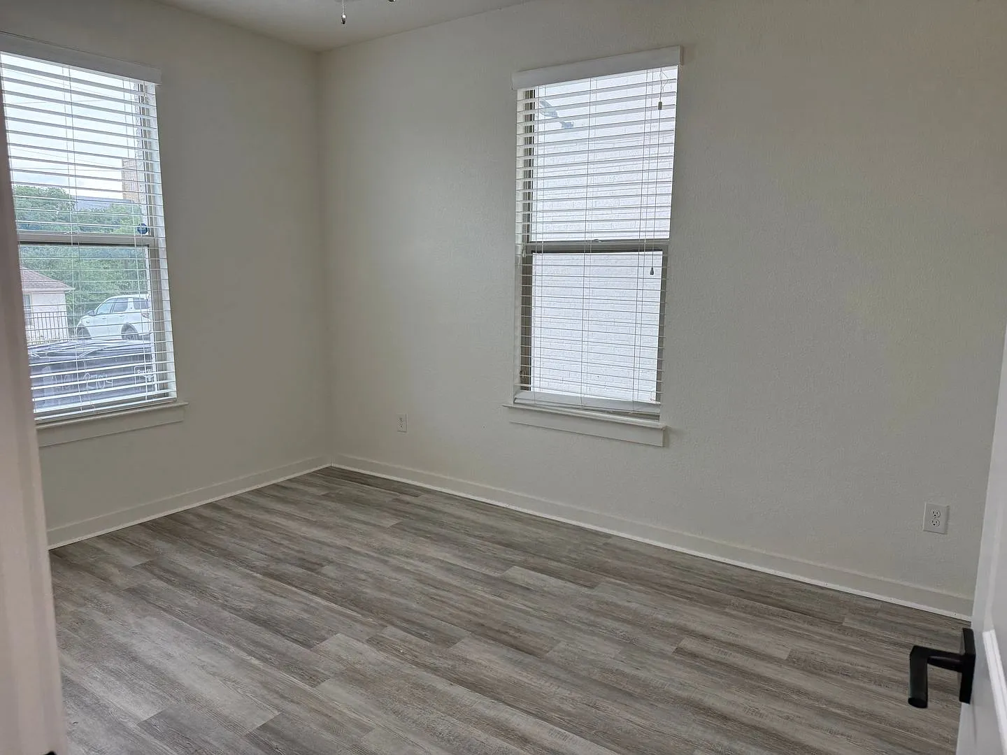 ** Move In Summer 2028 ** 5-Bedroom 5.5 Bath, Walking Distance To The Tcu Campus — Photo 4