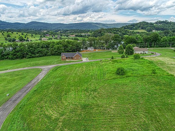 2nd image of Eagle Crest Dr
