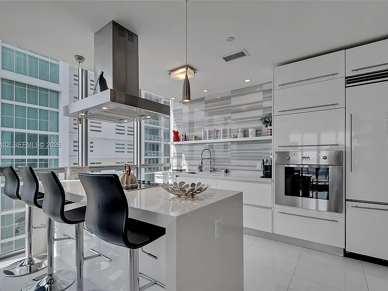 1100 Biscayne Blvd #3901 — Photo 8
