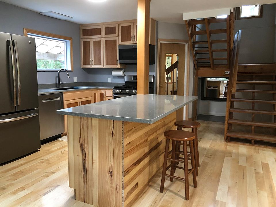 Full kitchen renovation with custom cabinets and countertops in 2019