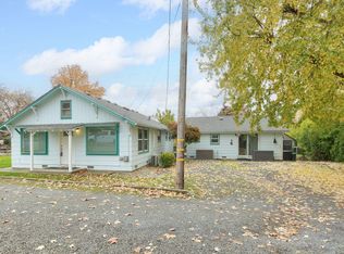 916 NE 11th St, Grants Pass, OR 97526