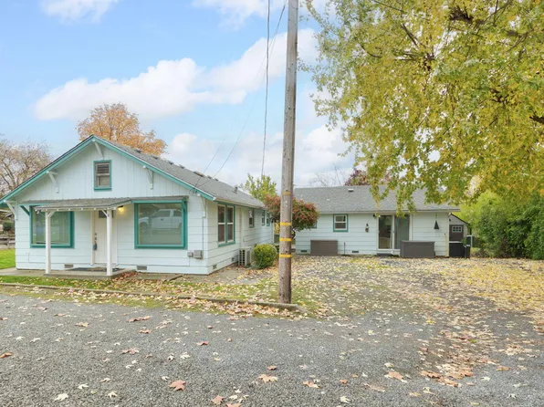 916 NE 11th St, Grants Pass, OR 97526