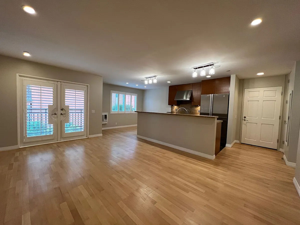 Building Photo - 1845 Palm View Pl #112