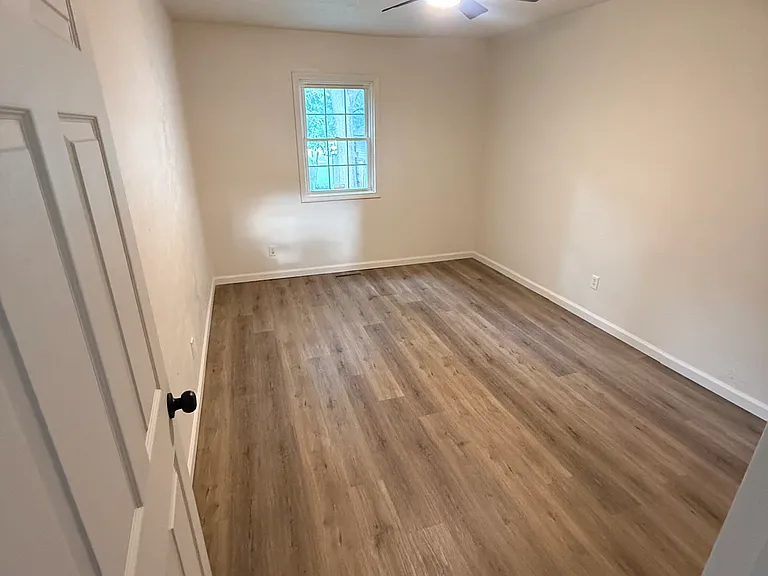 2332 N Ellis St — Photo 6