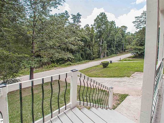 3rd image of 549 Rockvale Dr